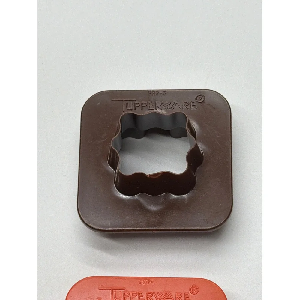 Vintage Tupperware Cookie Cutters Set of 2 Scalloped Square Orange Brown 797-1 6